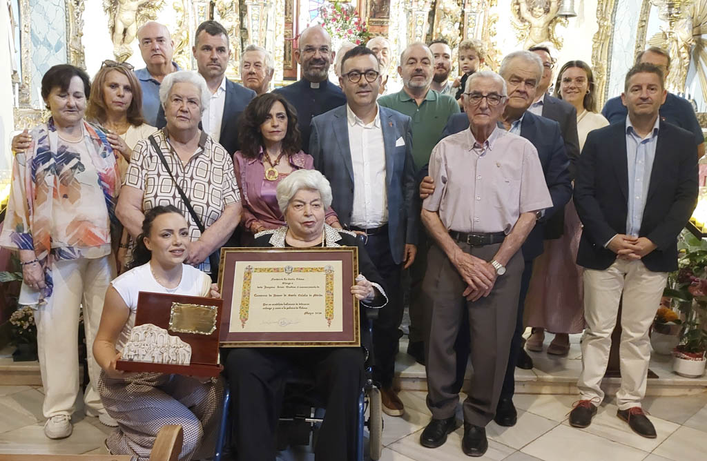 La Fundación La Santa nombra a Joaquina Arnao Camarera de Honor de Santa Eulalia tras medio siglo de servicio